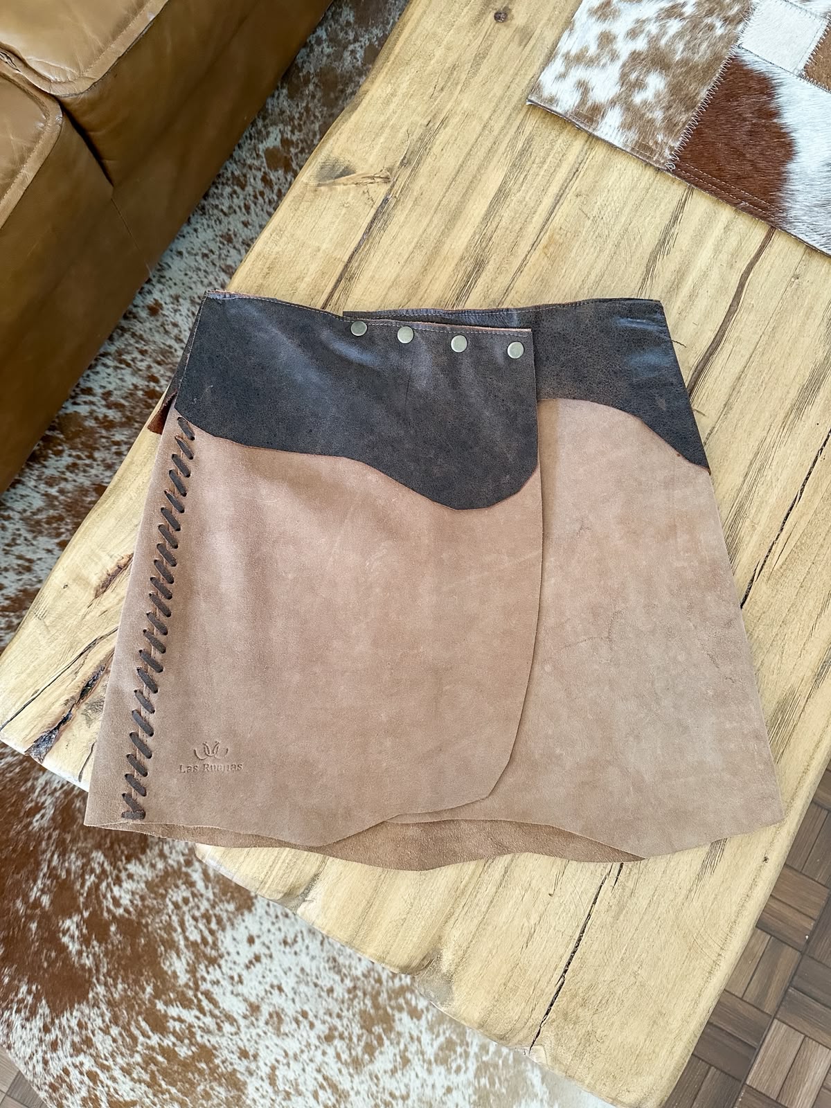 Mini de cuero
