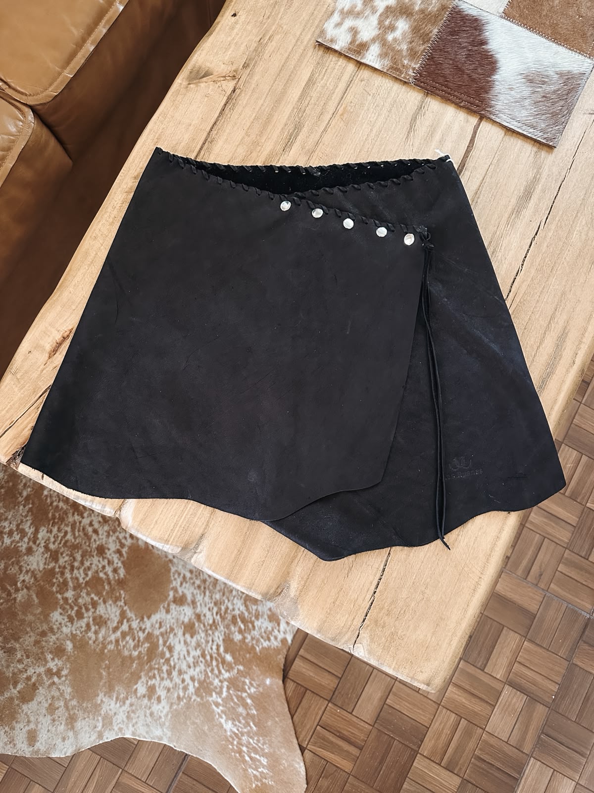 Mini de cuero