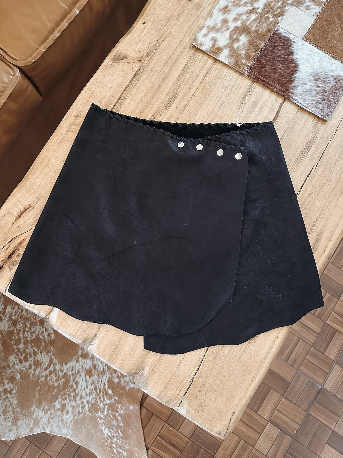 Mini de cuero