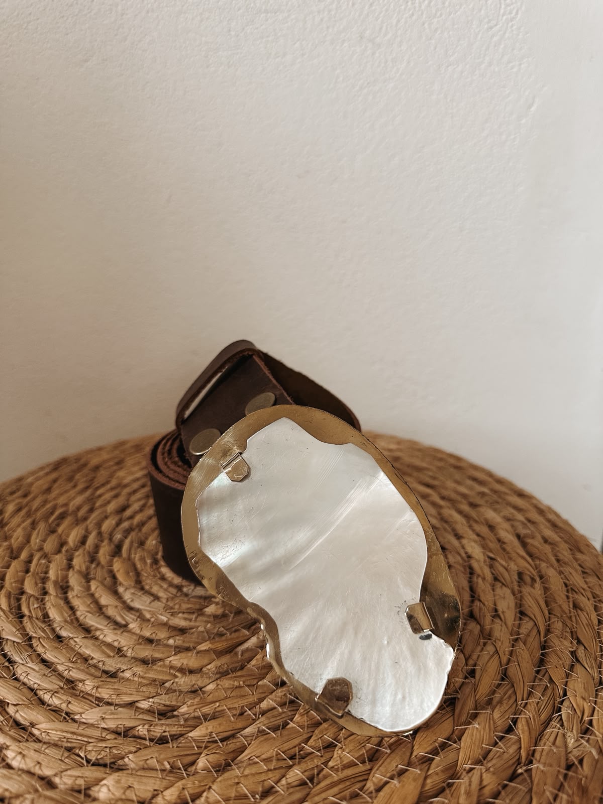 Cinto – Hebilla nácar irregular con agarres